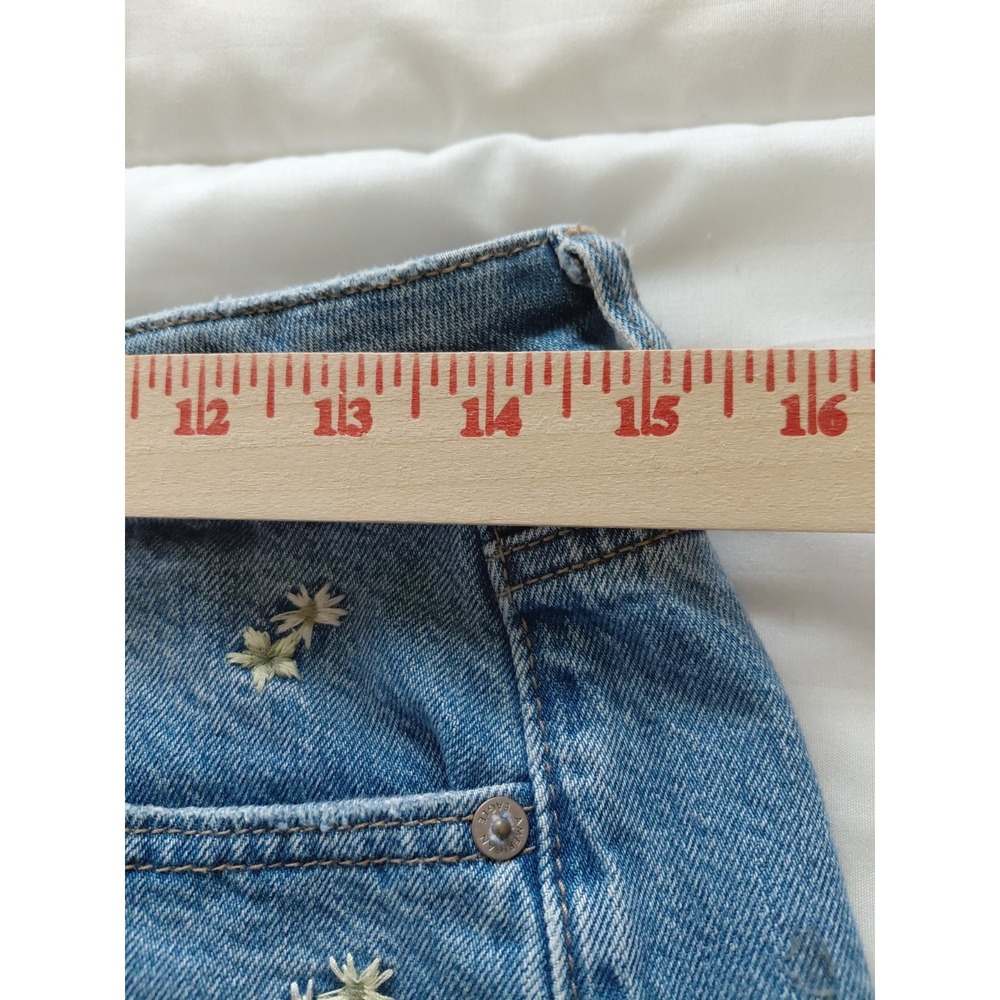 American Eagle High Rise Floral Embroidered  Distressed Denim Mom Shorts 8 Blue - Picture 7 of 7